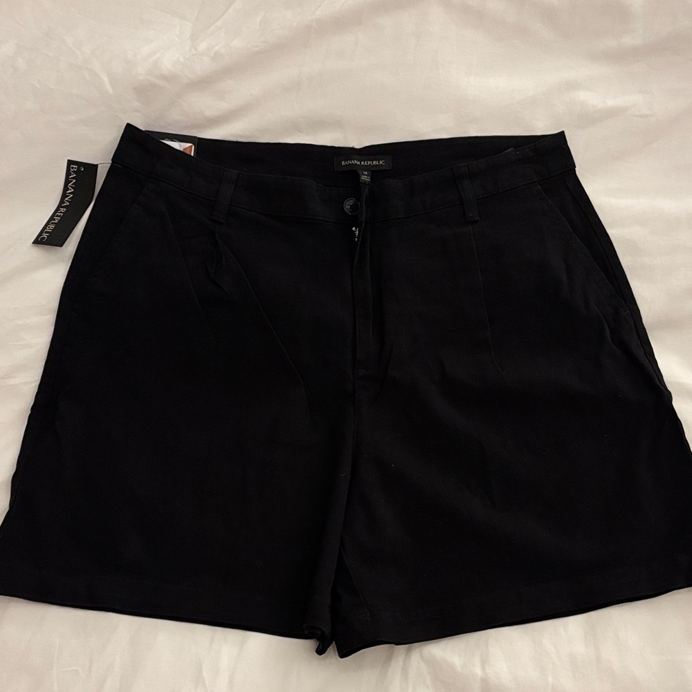 Banana Republic Women's Classic Bermudas (NWT)